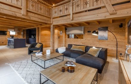 Chalet Deep Blossom
