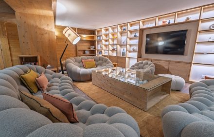 Chalet Magenta